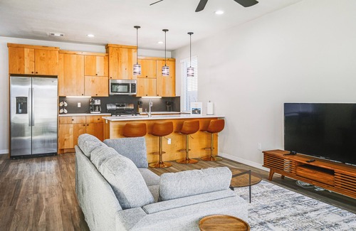 Canyon House | Pets Welcome: Newly Built Abode in Canyon!