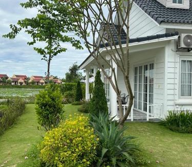 Thanh Thuy Cabin | Phòng Đôi tại Happy Villa, Vườn Vua Resort & Spa