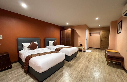 Racha Thewa Hotel | Phaphoom Boutique