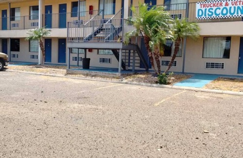 Pharr Hotel | Pharr Executive Inn good clean place for the price. near Airport, restaurants