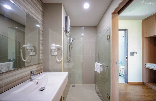 Noen Phra Hotel | Phavina Grand Boutique