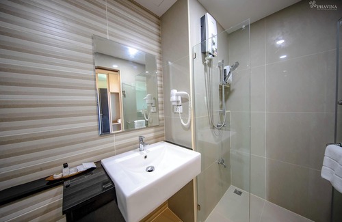 Noen Phra Hotel | Phavina Grand Boutique