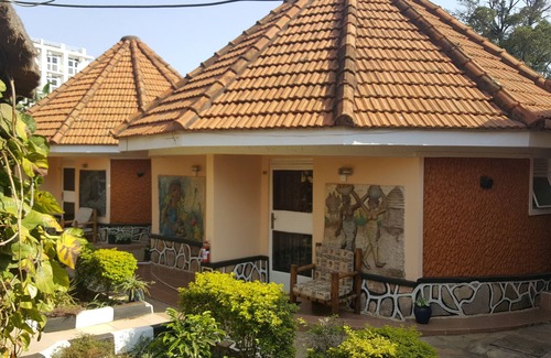 Entebbe Hotel | Phenicia Motel