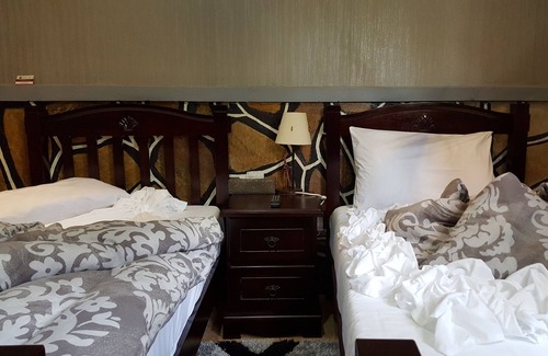 Entebbe Hotel | Phenicia Motel