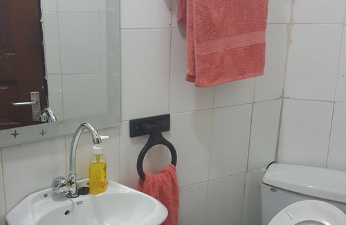 Entebbe Hotel | Phenicia Motel