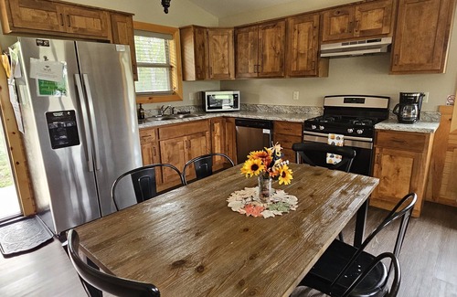 Orange Prairie Cottage | Phillips Legacy Cabin 2