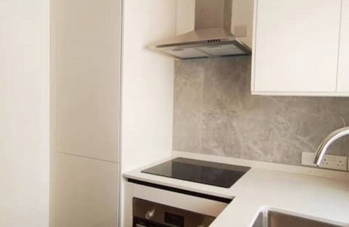 Carshalton Central Apartment | Phlox Garden Flat 4