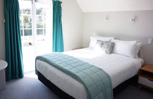 Waipahihi Hotel | Phoenix Resort