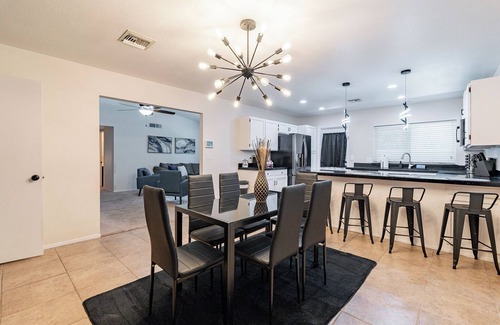 Fairwood House | Phoenix Retreat- W/Modern Pool