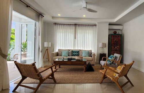 Si Sunthon Villa | Phuket Thailand 4 bedroom private pool villa short drive from beach and shops