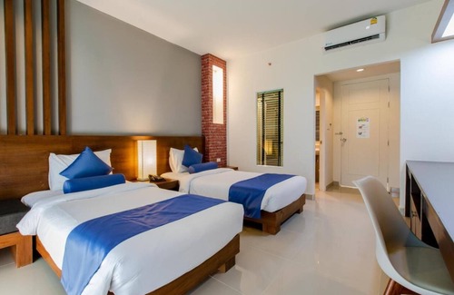 Chalong Hotel | Phuket Town, 7 km from Chinpracha House, Room with pool access.