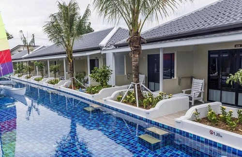 Chalong Hotel | Phuket Town, 7 km from Chinpracha House, Room with pool access.