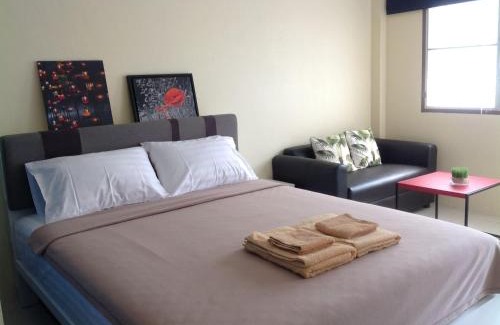 Talat Yai Apartment | Phuket Town Budget House - Aircon Room #1