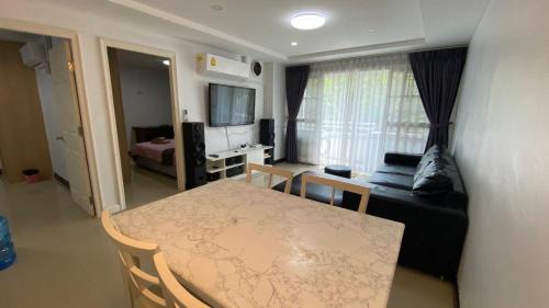 Talat Nuea Apartment | Phuket Town Condo 2 Bedroom with Balcony-Cats Friendly