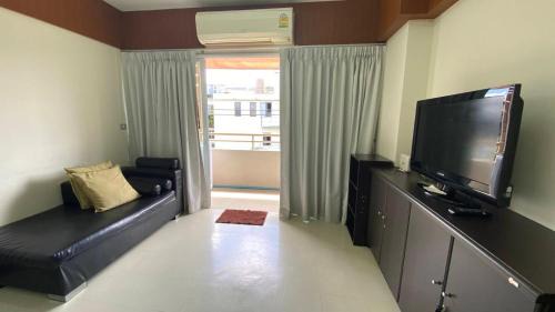 Talat Nuea Apartment | Phuket Town Condo 2 Bedroom with Balcony-Cats Friendly