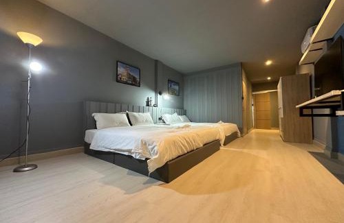 Yan Nawa House | Phuket vibe, City House, 7 mins to BTS, City center, Private room in Sathon, Private bathroom, Bangkok, Thailand