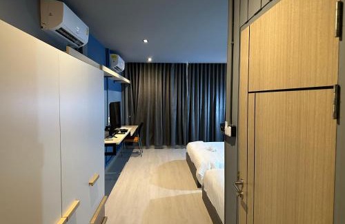Yan Nawa House | Phuket vibe, City House, 7 mins to BTS, City center, Private room in Sathon, Private bathroom, Bangkok, Thailand
