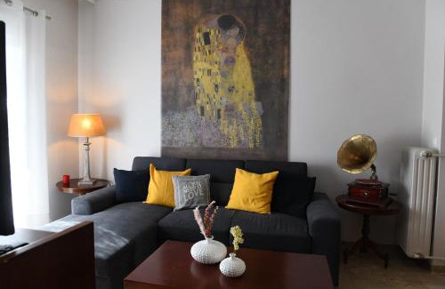 Petralona Apartment | Piano Deluxe Apt near Acropolis by MPS