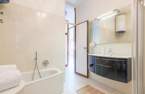 Como City Centre Apartment | Piazza Cavour Lake View - byMyHomeinComo