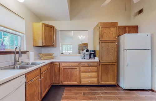 Taylor Ranch House | Piazza Di Coppice - A beautifully overgrown brick home!