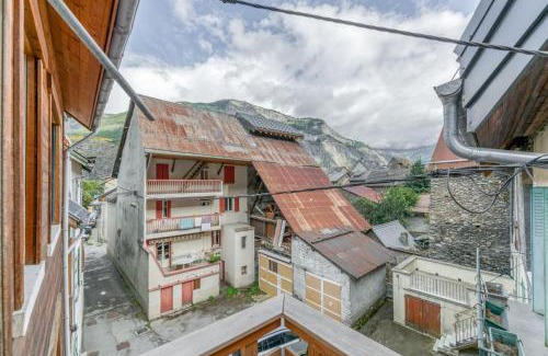 Le Bourg-d'Oisans Apartment | PicBlanc - Duplex - Chaleureux - Balcon