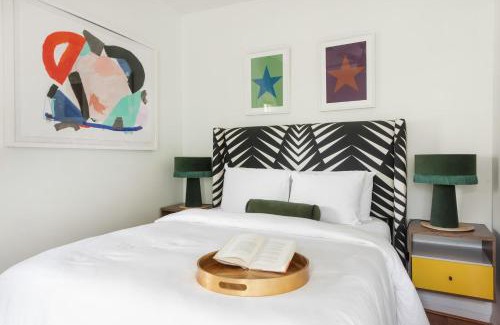 Cabbagetown House | Piccadilly Circus