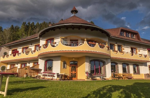 Eberstein House | Piccaso-junior-zimmer - der Blaue Salon - Biolandhaus Arche