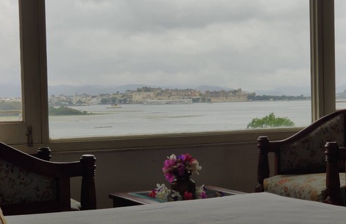 Shavri Colony Hotel | Pichola Lake Retreat