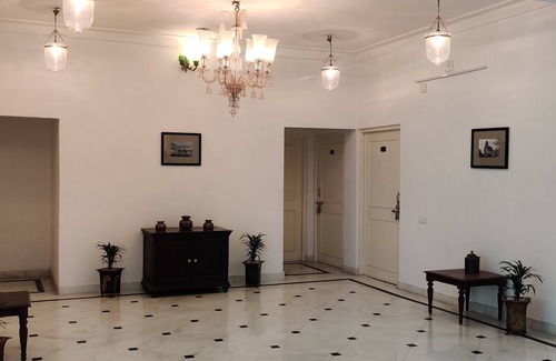 Shavri Colony Hotel | Pichola Lake Retreat