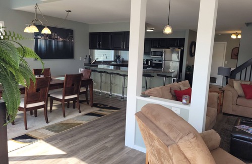 Oxbow House | PICK ME! Updated ELEGANT LAKEFRONT-FREE KAYAKS and PEDDLE BOAT-PETS WELCOME!