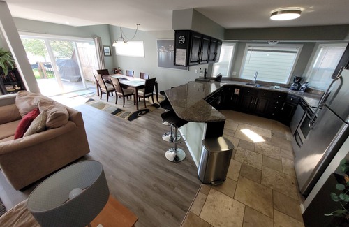 Oxbow House | PICK ME! Updated ELEGANT LAKEFRONT-FREE KAYAKS and PEDDLE BOAT-PETS WELCOME!