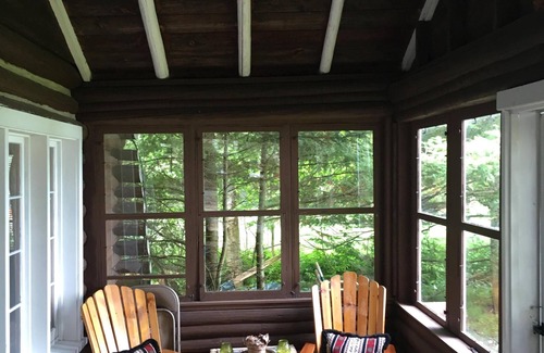 Petoskey House | Pickerel Lake - Lakefront Log Cabin