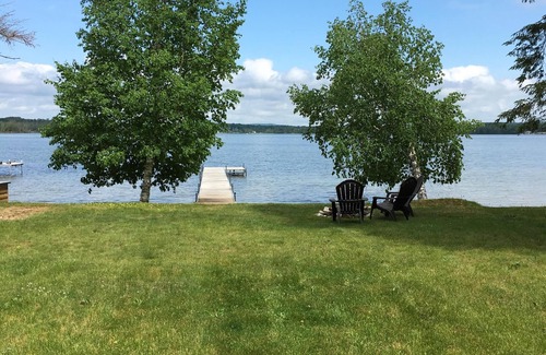 Petoskey House | Pickerel Lake - Lakefront Log Cabin