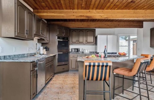 Bartlett Cabin | Pickering Lodge - Mtn View, Game Room, Hot Tub