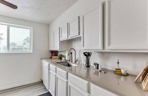 Bountiful Apartment | PickleBall Courts Close By, Quiet Neighborhood