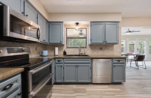 Georgetown House | Pickleball, Heated pool, Hot tub, 2.5 Acres full of oaks