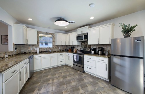 Castle Hills House | Pickleball, Pool & Fun Family Retreat Sleeps 16