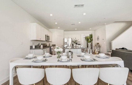 Coachella House | Pickleball+Spa+Pool+BBall+13Beds
