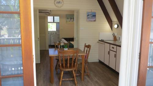 Picnic Bay Apartment | Picnic Bay Chalet Unit 2