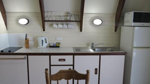 Picnic Bay Apartment | Picnic Bay Chalet Unit 2