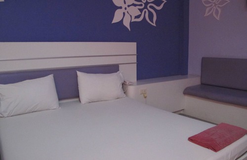 Tha Thaewawong Hotel | Picnic Sriracha Hotel