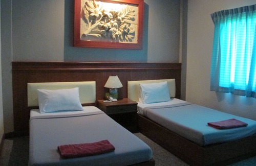 Tha Thaewawong Hotel | Picnic Sriracha Hotel