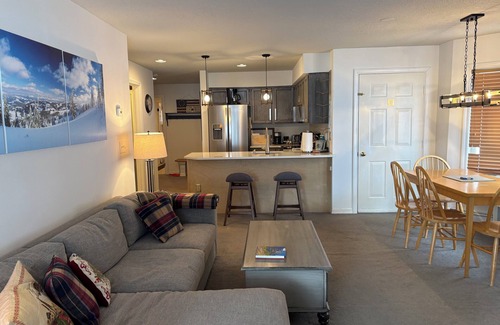 Killington Condo | Pico F305, wonderful updated unit with ski on ski off access to Pico Mountain.