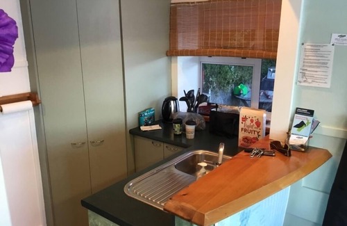 Waikawa Bay House | Picton beach front kiwi bach