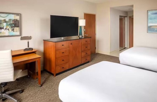 St. Petersburg - Clearwater Hotel | Picture-Perfect Family Stay near Downtown | Lakefront Hotel | 2 Units