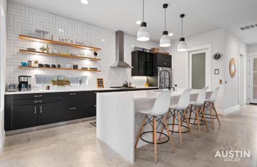 East Cesar Chavez House | Picture-Perfect Trendy Vibes Minutes From Rainey