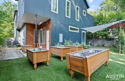 East Cesar Chavez House | Picture-Perfect Trendy Vibes Minutes From Rainey