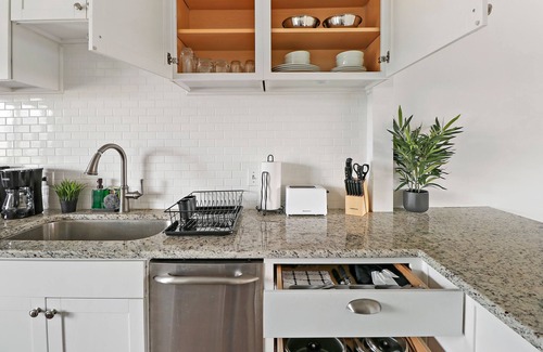Arlington Heights Apartment | Picturesque 1BR Apt in Arlington Heights
