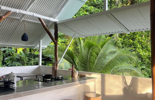Cahuita House | Picturesque 3-bedroom house with WiFi, AC near Cahuita and Puerto Viejo beach