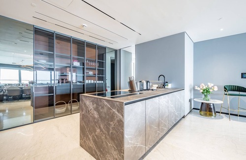 Dubai Marina Apartment | Picturesque 3BR Apartment with Assistant Room in The One JBR